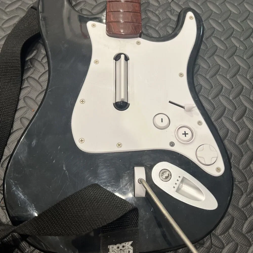 Rock Band Harmonix NWGTS2 Fender Stratocaster Guitar Wii Nintendo XBOX No Dongle